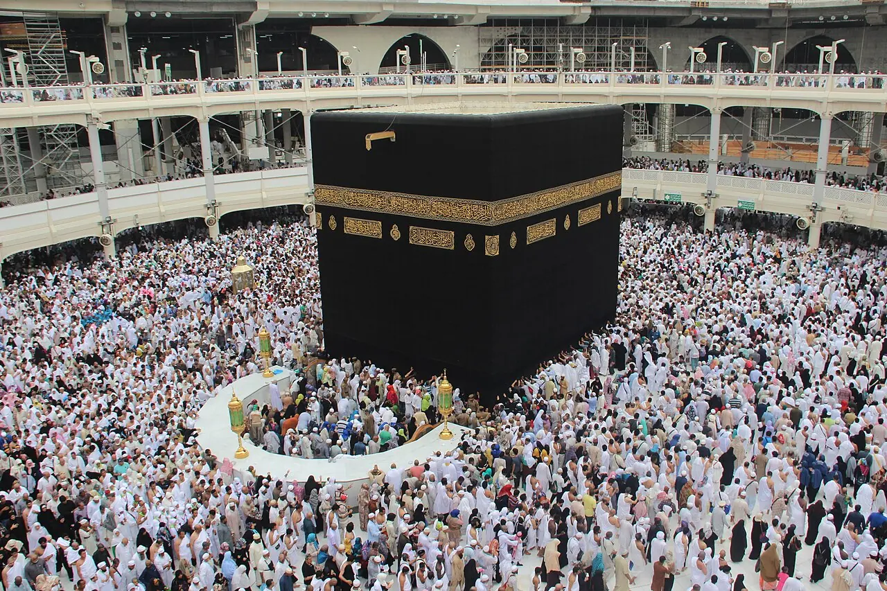Kaaba and tawaf courtyard, Makkah